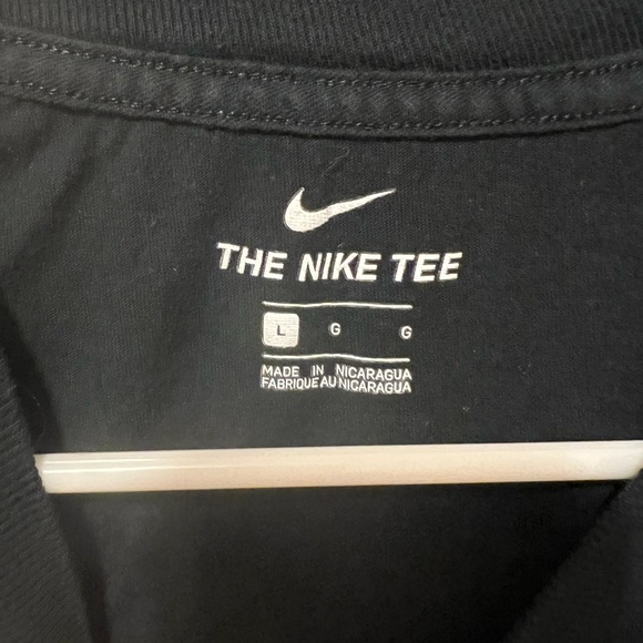 NIKE || Men’s Short Sleeve Graphic Tee - Picture 2 of 2